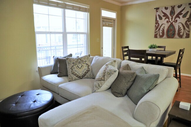 Comfortable living room and dining table - 1711 Old Spanish Trl