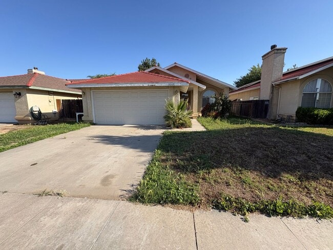 Building Photo - NE Visalia home Rent Ready!