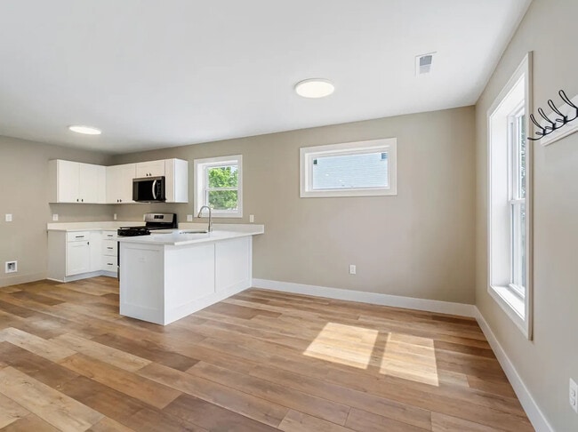 Photo - 307 N Van Dorn St