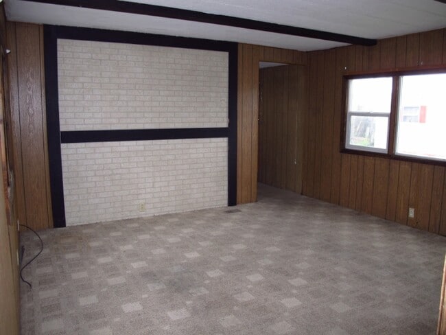 Building Photo - 22445 Frontage Rd Rental