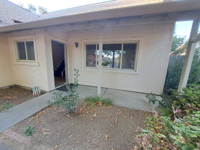 2735 Seine Ave
