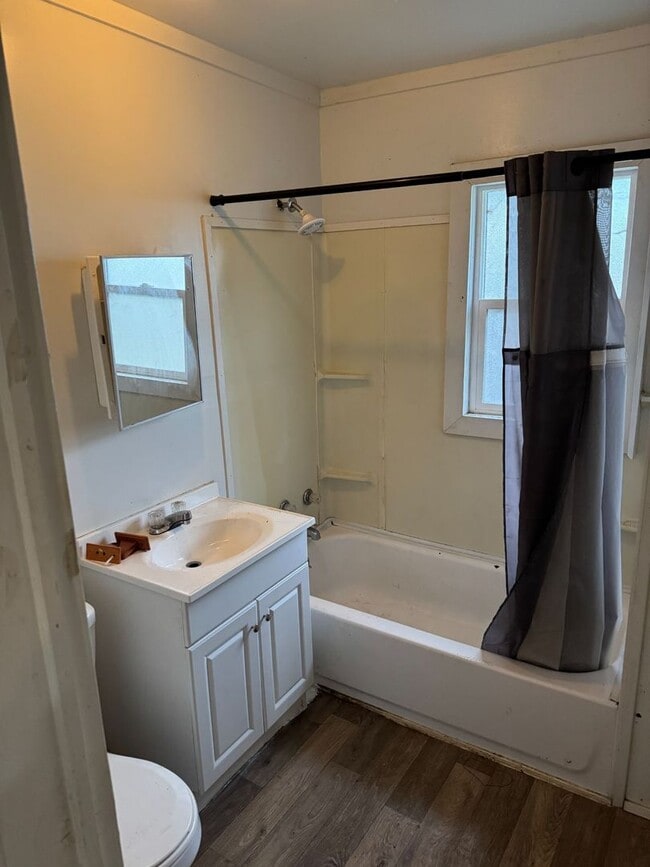 Photo - 444 N Elm St