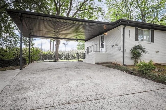 Photo - 1076 Vonda Ln SW