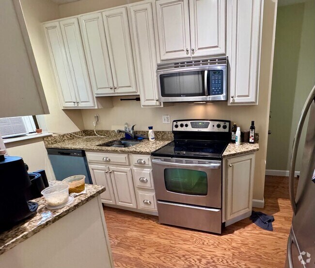Building Photo - UPDATED BRIGHTON 2 BEDROOM WITH GRANITE & ... Rental