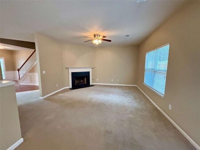 Photo - 345 Blackwood Ln