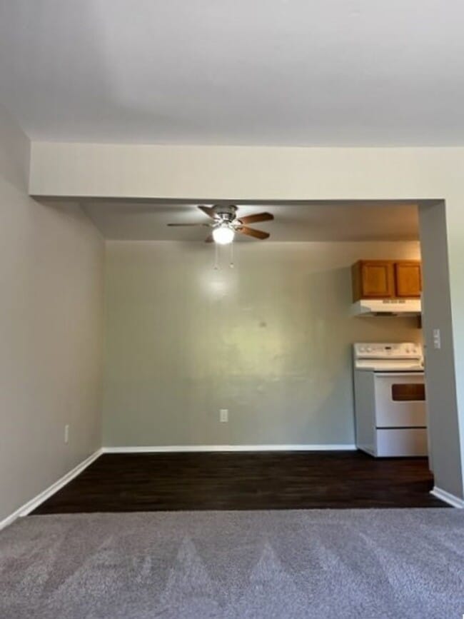 Photo - Charming 2 bedroom/1 bathroom apartment ne... Unit 837-101