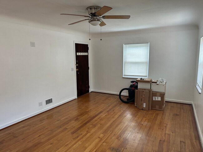 Photo - 1660 Llanfair Ave Unit 4