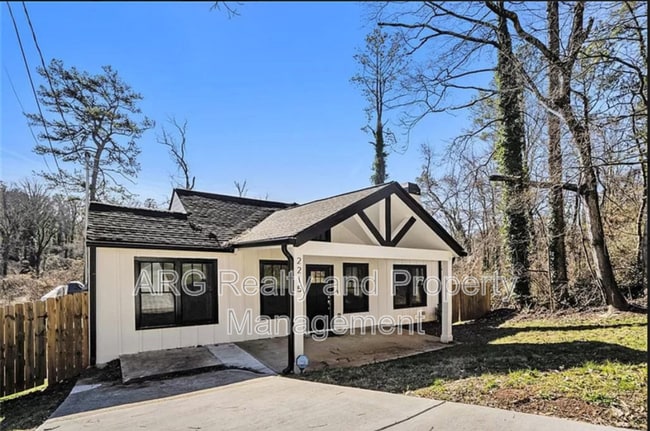 Photo - 2215 Lang Dr SW