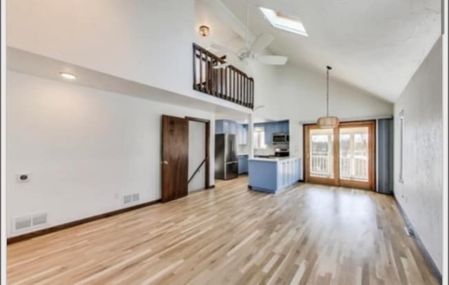 Photo - 100 Bridge St