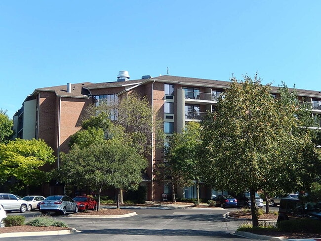 Building Photo - 75 Kristin Cir Unit 408