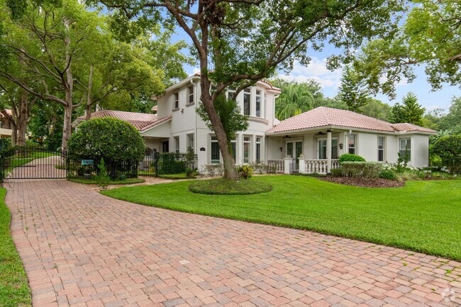 Building Photo - Luxury Rental Available