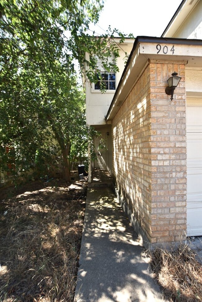 Building Photo - HP902 - 902-904 Sagewood Trail Unit 904