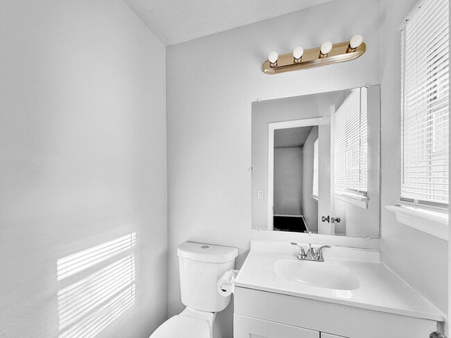 Photo - 812 Royal Ave