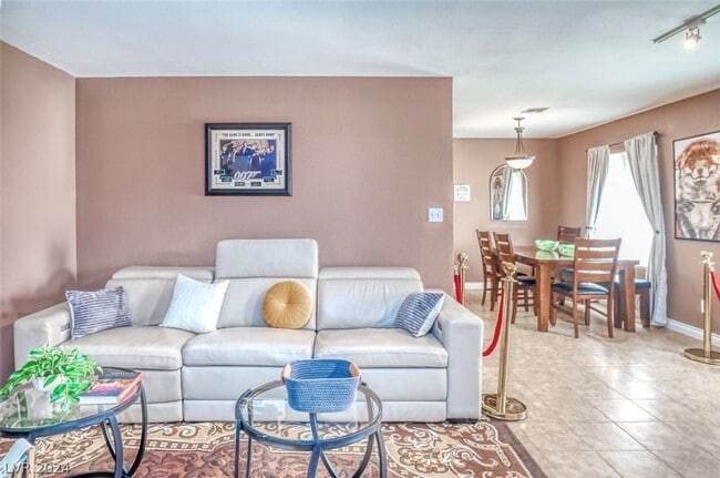 Photo - Fully furnished!