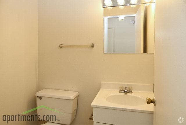 Bathroom - Colonial Village