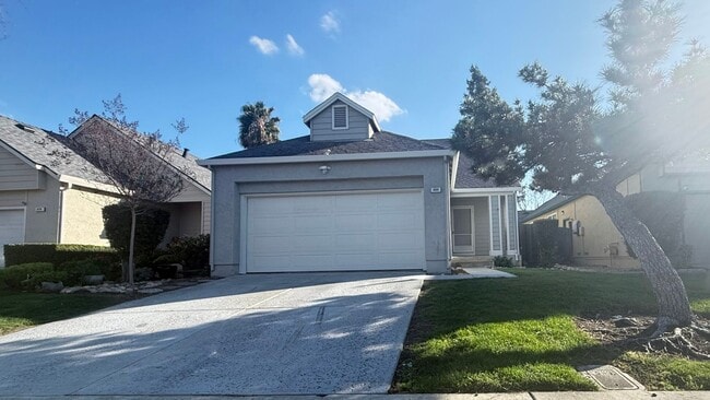 Building Photo - Charming 2 bed 2 bath