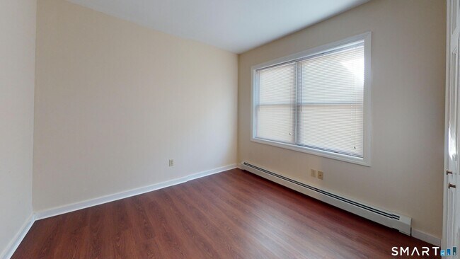 Photo - 37 Landin St Unit 1R