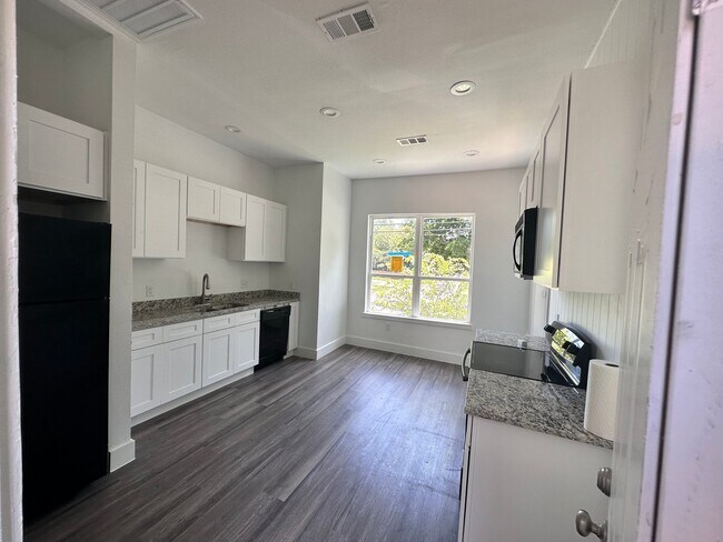 Photo - 102 7th St SW Unit 2