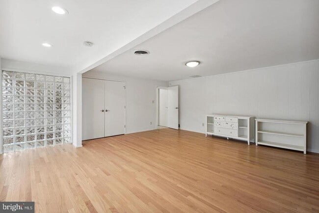 Building Photo - 7700 Hamilton Spring Rd