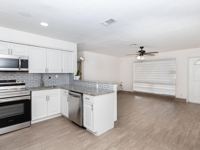 Photo - 1398 SW 47th Ter