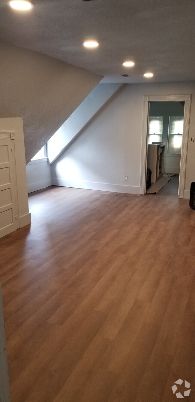 Building Photo - 45 Cedar St Unit 3 Rental
