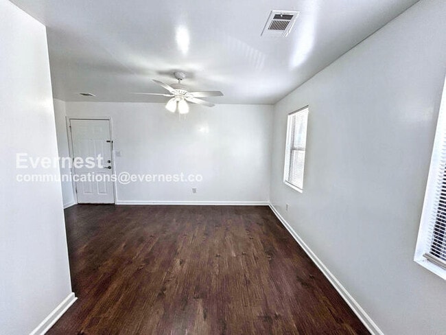 Photo - 393 Annie St