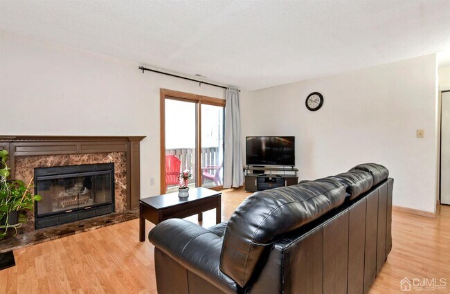 1901 Ravens Crest Dr