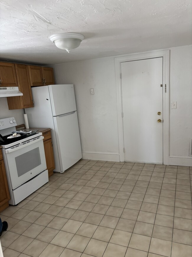 Kitchen - 15 Bolster St Apartments Unit 2