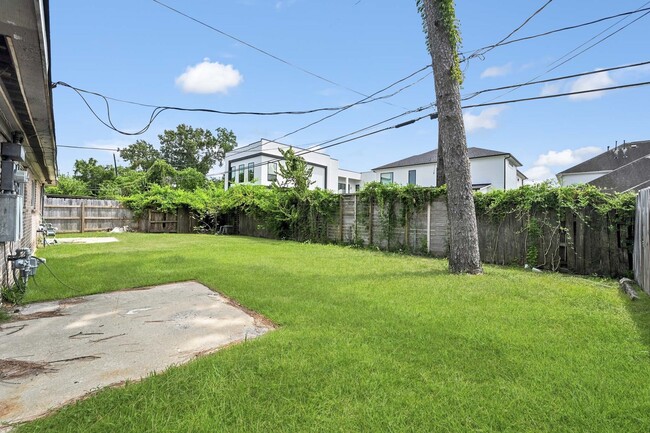 Photo - 7303 Housman Unidad B
