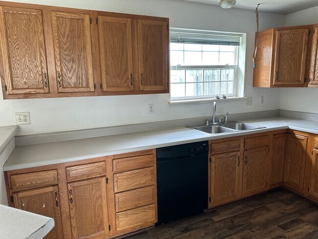 Photo - 3 BEDROOM 2.5 BATHROOM TOWNHOUSE FOR RENT