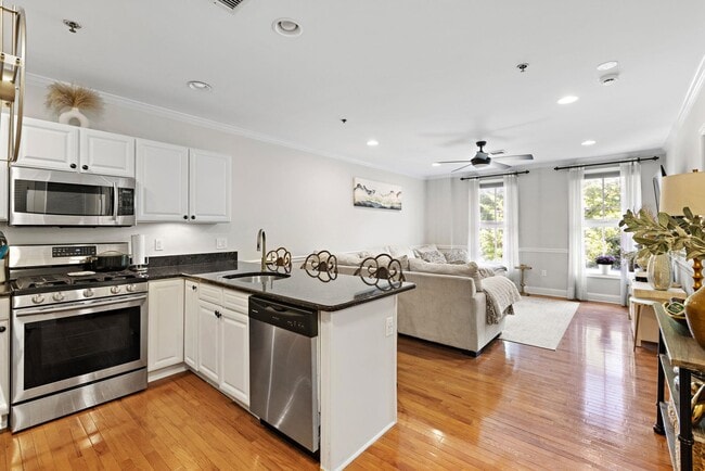 Building Photo - 501 9th St Unit 404