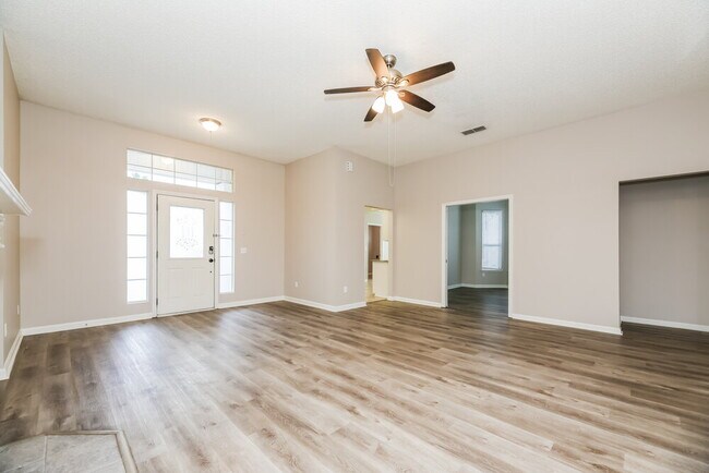 Photo - 1742 Pickwick Pl