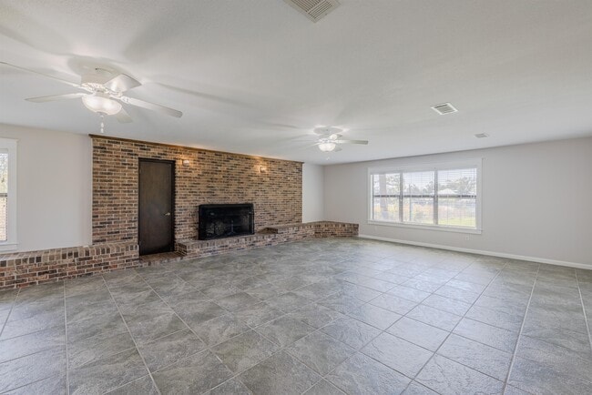 Photo - 7402 Hwy 2302