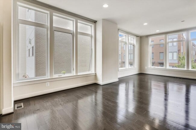 Photo - 8060 Red Hook St