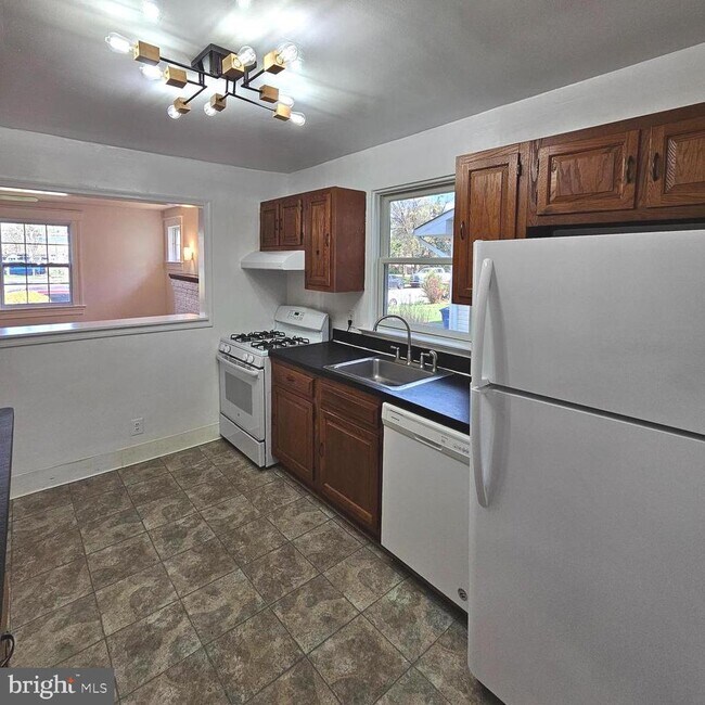 Photo - 2910 16th St S