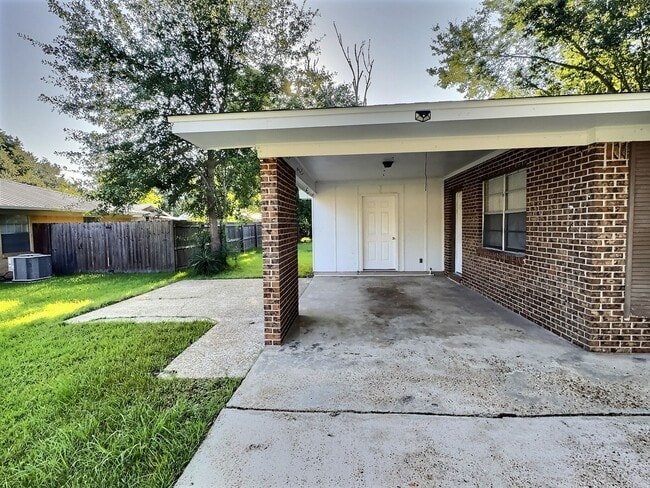 Photo - 3-Bedroom Home Near Downtown Ocean Springs in the Golf Cart District