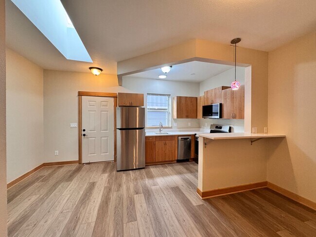 721 NW Ogden Ave Unit 3