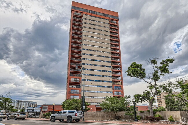 Building Photo - 100 Park Ave W Unit 908 Rental