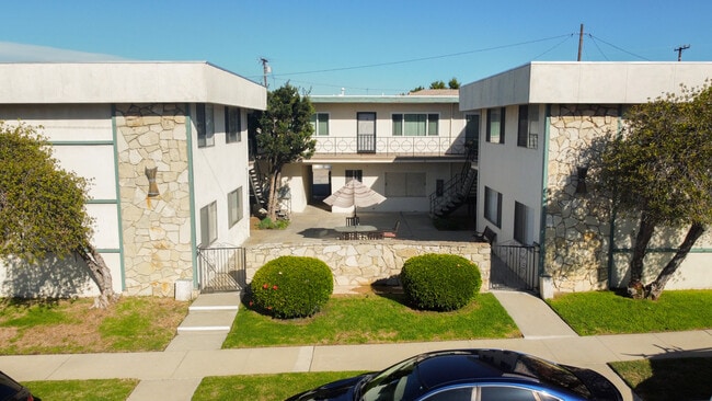 Building Photo - 5315 Lorna St N