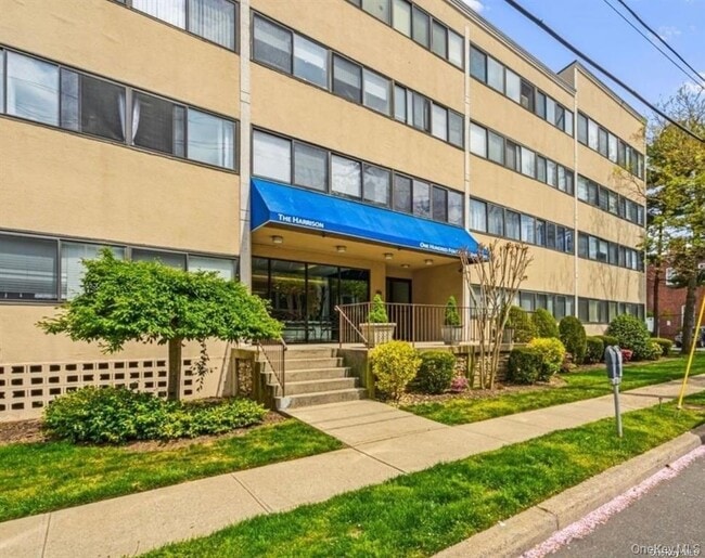 Building Photo - 142 Main St Unit 1D