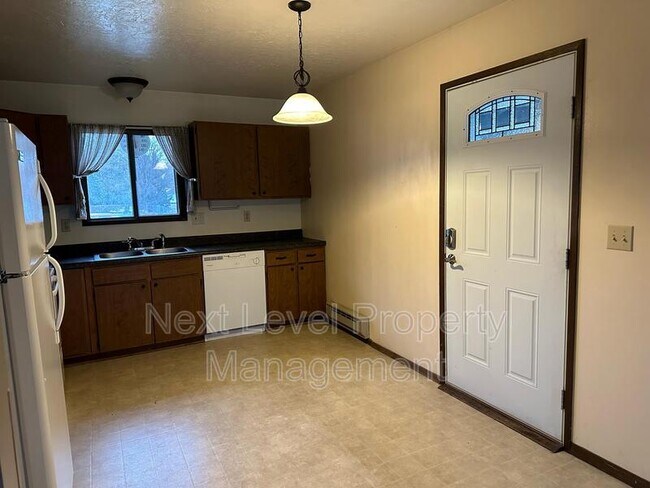 Photo - 360 College Ave