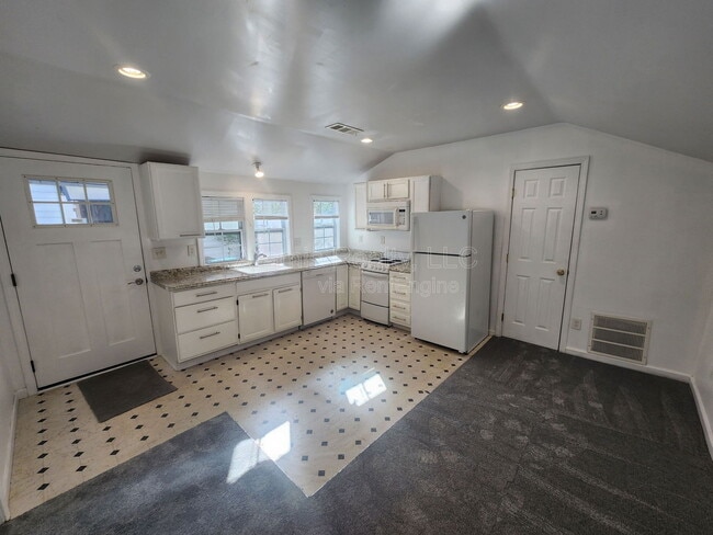 Photo - 1064 Curran St NW Unidad D