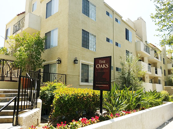 Building Photo - The Oaks Apartments