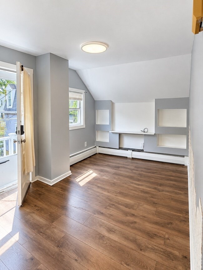 26 Sycamore St Unit 2S