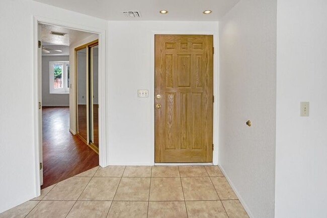 Photo - Stylish & Bright 3-Bed Oasis with Desert B...