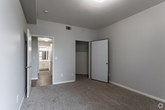 2BR, 2BA - 1121SF