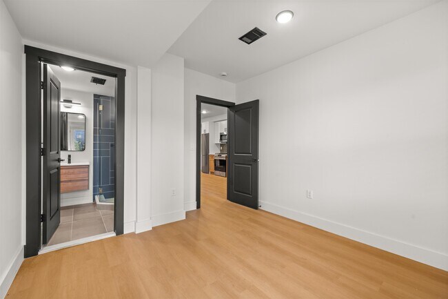 Photo - 14 Westervelt Pl Unit 1