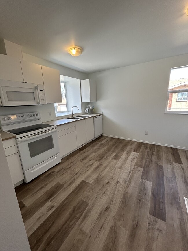 Building Photo - 12210-12257 57 St NW Unit 12210 - Bsmt