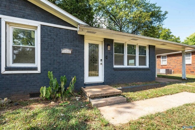 805 W Arbor Dr NW