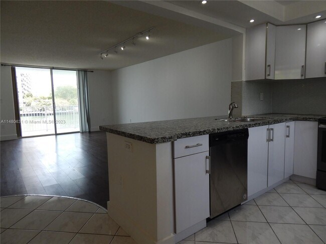 Photo - 4000 NE 170th St Unit 205